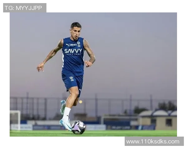 坎塞洛的足球之路:从天才少年到世界级后卫的成长历程与挑战