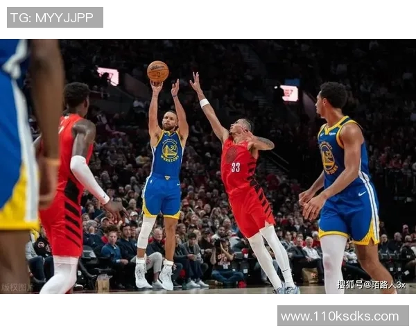 库里在加时赛中展现绝佳表现助勇士逆转开拓者精彩瞬间回顾